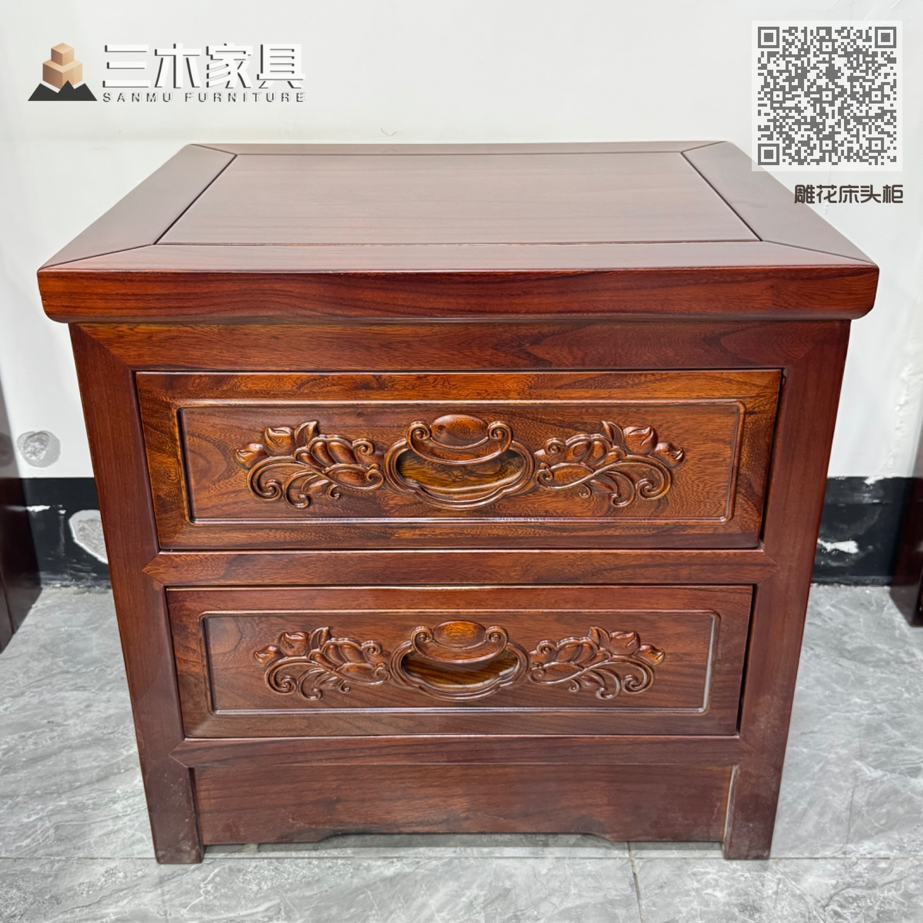 雕花床头柜