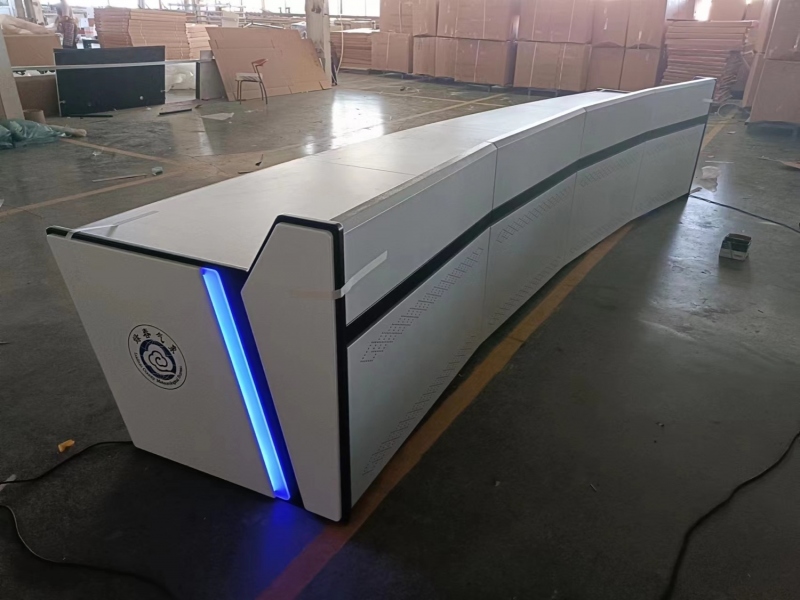 整体钢木铝结合；箱体优质冷轧钢板，经过酸洗磷化防锈处理；