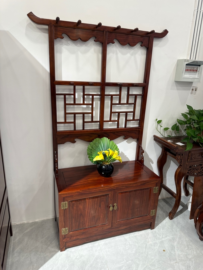 明式回纹全榆木衣帽柜
