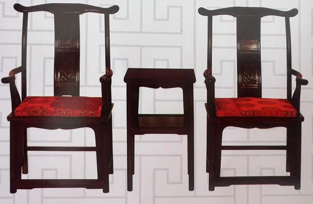 四出头官帽椅三件套